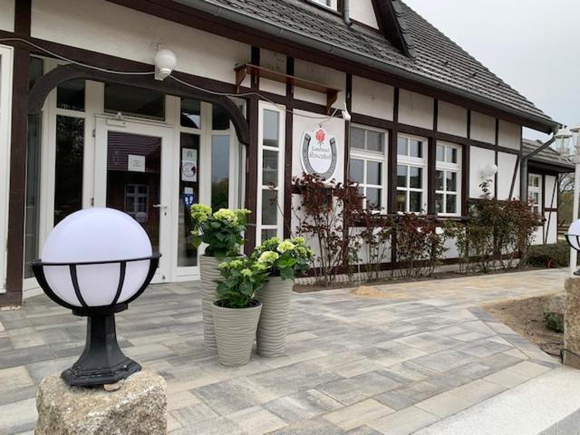 Landhotel Rosenhof Garni Am Plauer See Mit Ladesaeule Fuer E-Autos Quetzin Екстер'єр фото