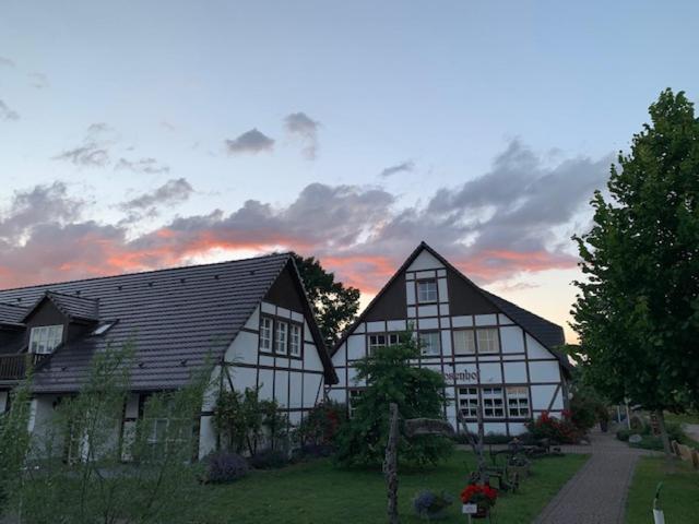Landhotel Rosenhof Garni Am Plauer See Mit Ladesaeule Fuer E-Autos Quetzin Екстер'єр фото